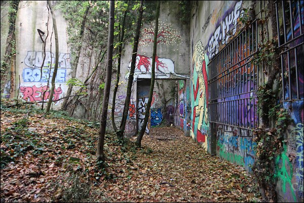 L'ancienne gare tout en haut